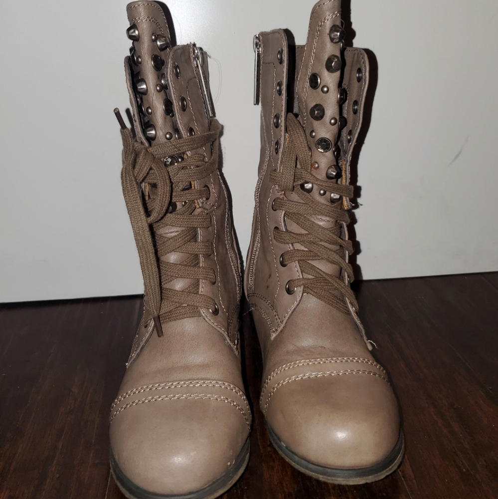 Combat boots